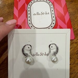 Maddie Pearl Earrings